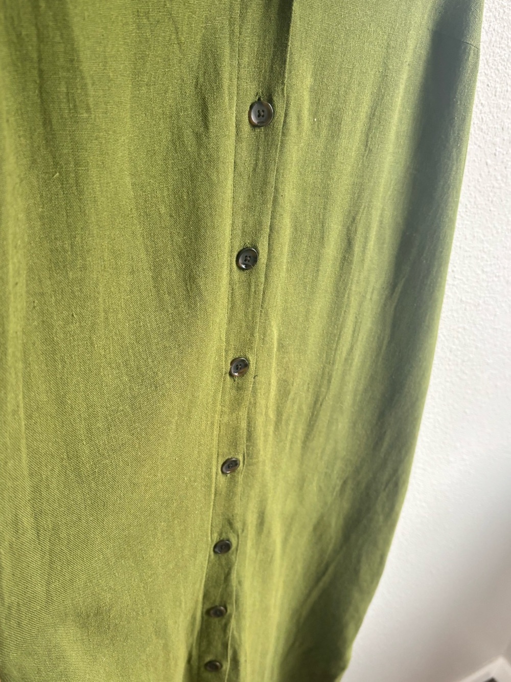 Olive Green Button-Front Sleeveless Midi Dress - Picture 4 of 7